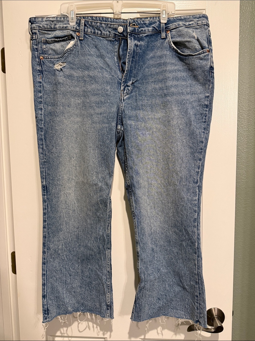 H&M Light Blue Cropped Straight Jeans